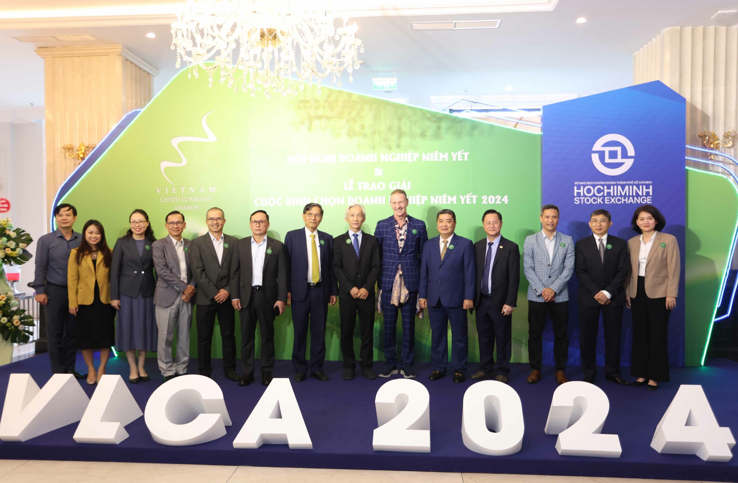 2090Toàn cảnh Hội nghị Doanh nghiệp niêm yết và lễ trao giải Cuộc bình chọn Doanh nghiệp niêm yết 2024