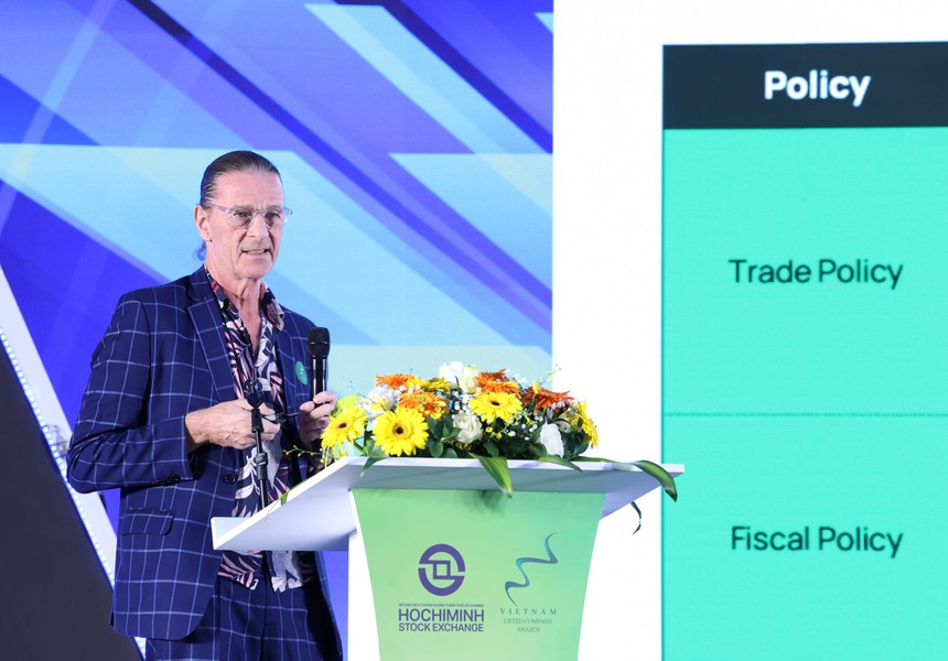 2097Ông Dominic Scriven, Chủ tịch Dragon Capital: “Chuẩn bị ứng phó với biến động ở mức cao hơn trong năm 2025”